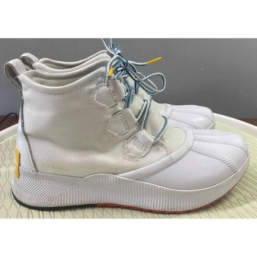 Sorel Women's Out N About Waterproof White Leather&Textile Winter Ankle Boots 8